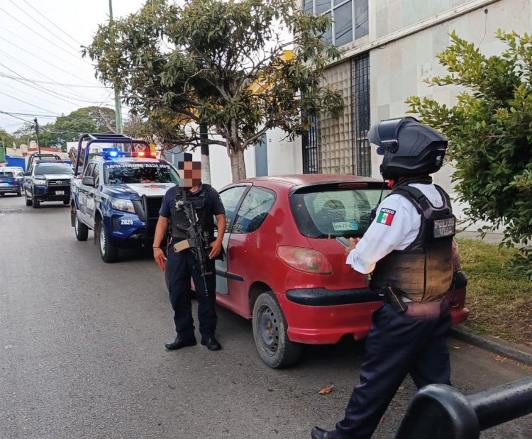 Movilización policiaca por auto  sospechoso frente a una escuela