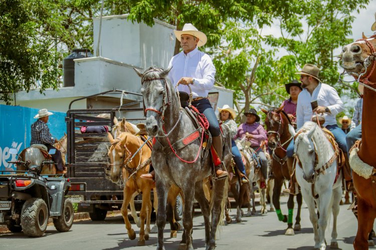 Rindió José Luis Urióstegui  homenaje a Emiliano Zapata
