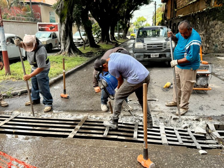 En la Av. Gustavo Díaz O. se sustituyó rejilla pluvial