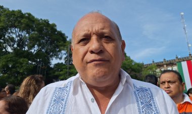 Se quejan maestros por  la falta de administrativos