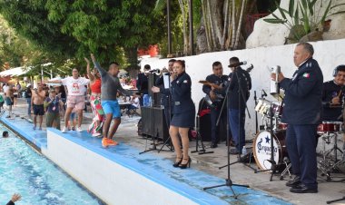 Ofrecieron diversión acuática a los adultos mayores en Agua Hedionda