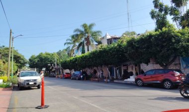 Protesta de exburócratas por el Instituto de Crédito
