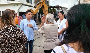 Rehabilitan drenaje sanitario en  la col. Cuauhtémoc en Jojutla