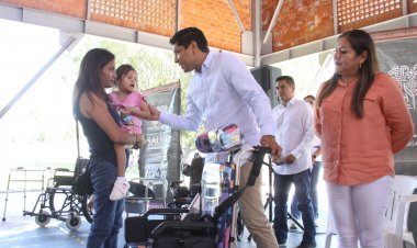 Entregaron aparatos funcionales y lentes para no derechohabientes