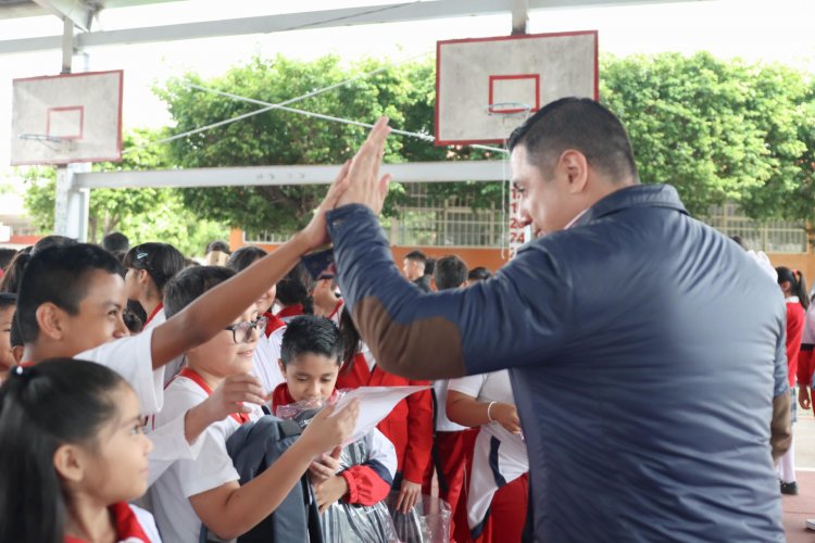 En Jiutepec se mantiene la entrega de mochilas gratis