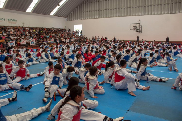 Intercambio de combates de taekwondo en El Centenario