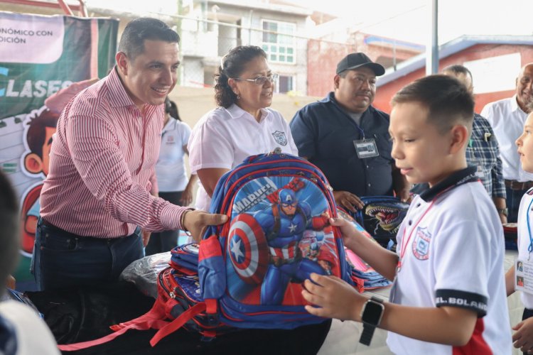 Gobierno de Eder Rodríguez continúa entrega de mochilas