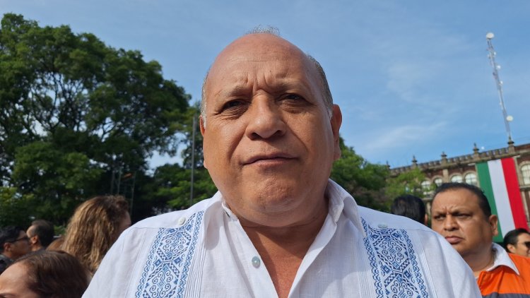 Se quejan maestros por la falta de administrativos