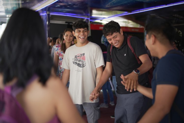 Recibieron jóvenes al tráiler de la ciencia en Zacatepec
