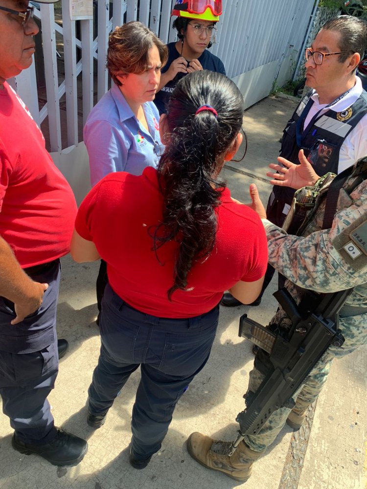 Más de mil evacuados en escuela;  alerta por amenaza de una bomba