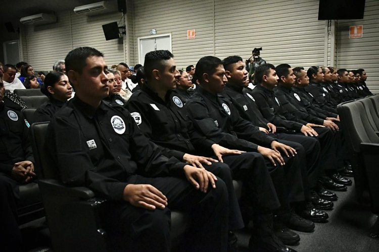 Se gradúan nuevos  policías custodios