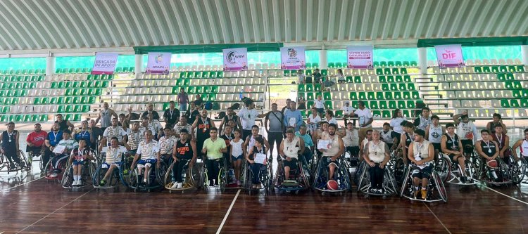 Equipos de deportistas con discapacidad compitieron