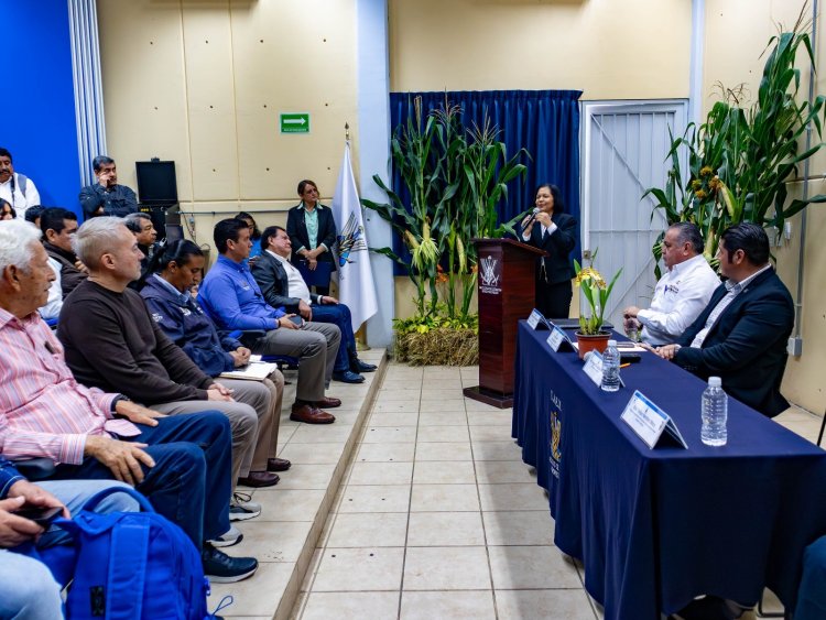 Disertan sobre relevancia del maíz en conferencias
