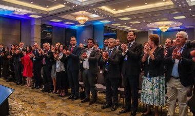 Participa Urióstegui en el foro América Libre