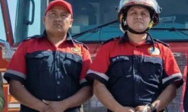 Bomberos de Cuernavaca atienden  un incendio bajo el Puente del Dragón