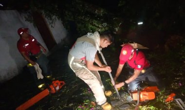 Bomberos de Cuernavaca van al  rescate de afectados por lluvias