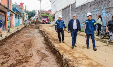 Alcalde Urióstegui supervisa rehabilitación en la calle Dos