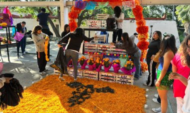 Gran exposición de ofrendas en la Prepa 1 de la UAEM