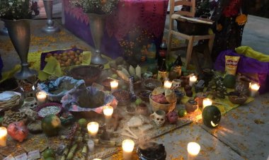 Llaman bomberos de Cuernavaca a cuidados con veladoras en ofrendas