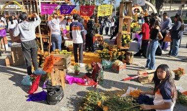 Se lucen alumnos de Prepa 1 con ofrendas