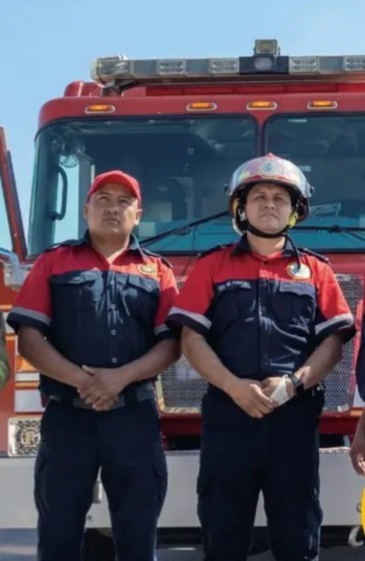 Bomberos de Cuernavaca atienden  un incendio bajo el Puente del Dragón