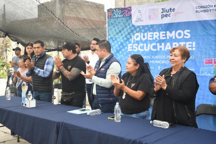 Escucha y atiende Eder Rodríguez  a más de 500 en la Otilio Montaño