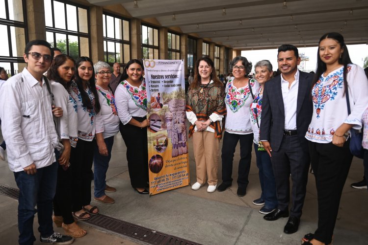 La gobernadora entregó apoyos  en favor de 570 emprendedores