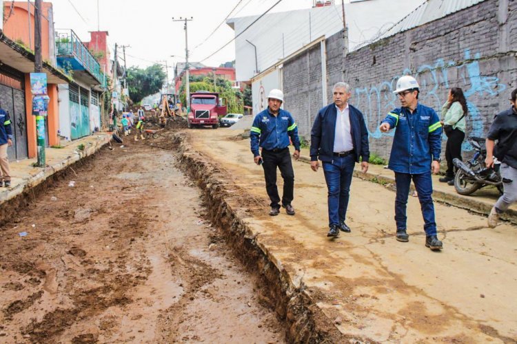 Alcalde Urióstegui supervisa rehabilitación en la calle Dos