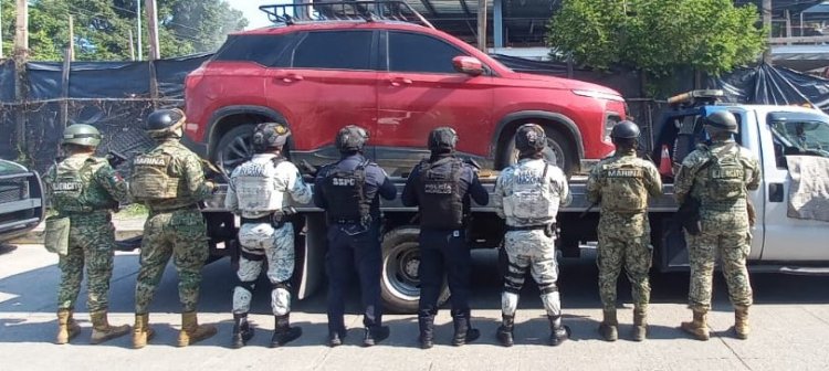 Aseguraron camioneta robada en  Edomex, cargada con marihuana