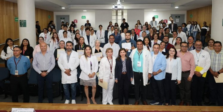 Mayor capacitación en salud con clausura de diplomados