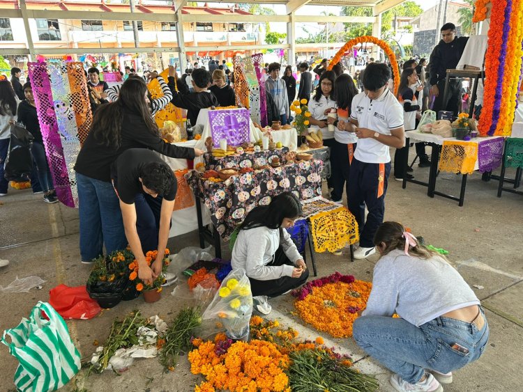 Gran exposición de ofrendas en la Prepa 1 de la UAEM