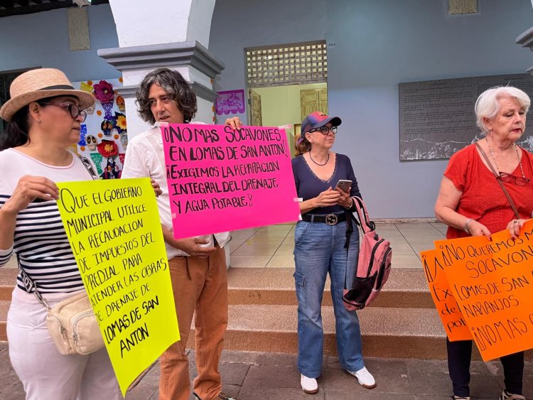 Atenderán riesgo por  socavón enSan Antón