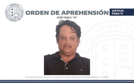 La golpeó en auto movimiento  y la lanzó; ella fue hospitalizada