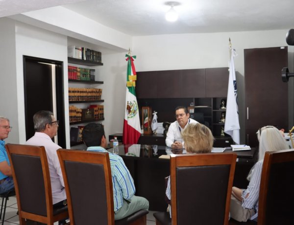 Atiende titular de la Fiscalía  Anticorrupción a activistas