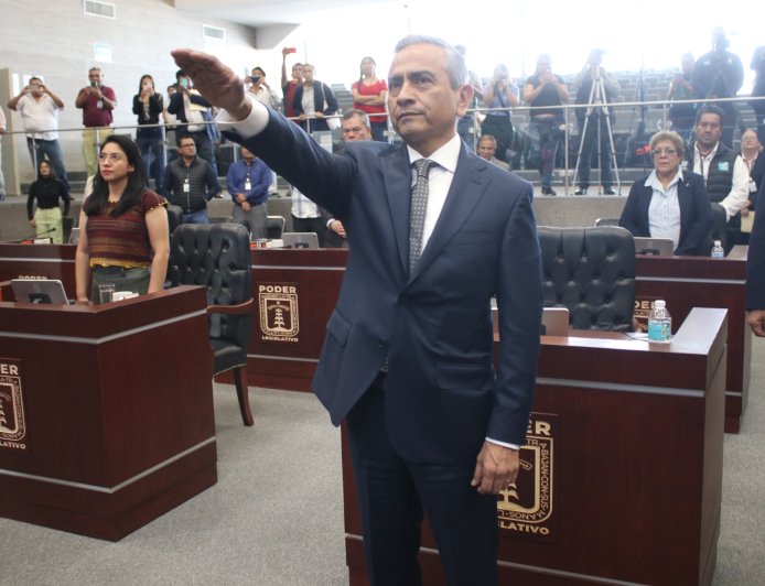 Dan espaldarazo abogados  a Fernando Blumenkron E.