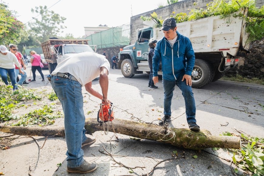 El alcalde Eder Rodríguez Casillas encabezó la jornada sabatina del programa “Por un Jiutepec Limpio”.