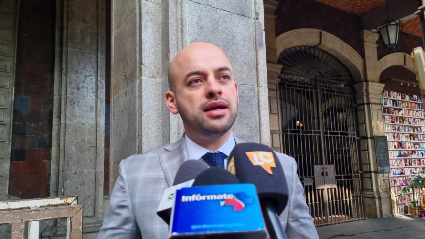 Amagan con despido a los servidores que incumplan