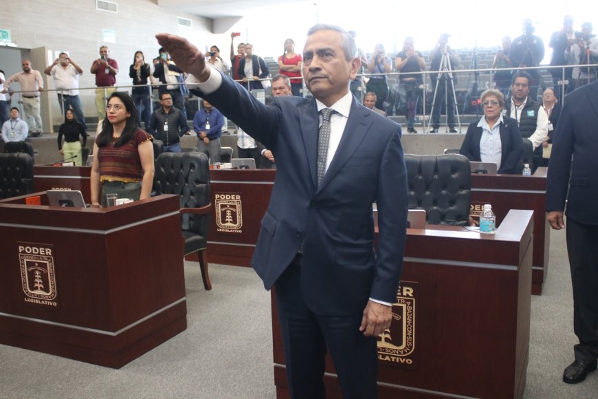 Dan espaldarazo abogados  a Fernando Blumenkron E.