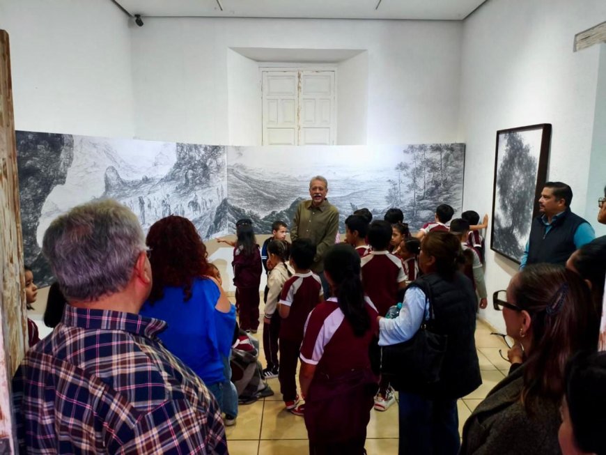 Disfrutan niños de la obra del maestro Jorge Cázares