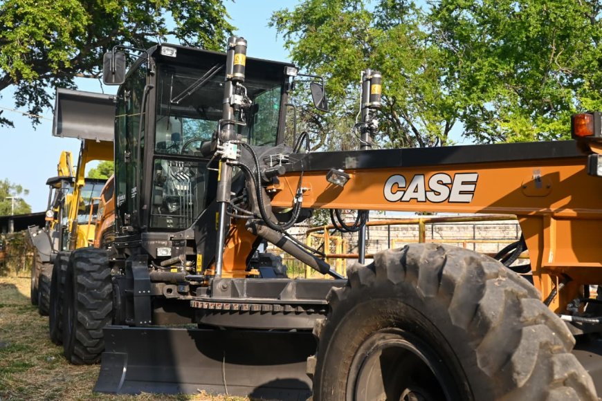 Con entrega de maquinaria agrícola se apuntala al agro