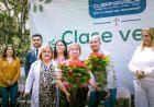 Cuernavaca entrega 200 flores  de nochebuena a cambio de pet
