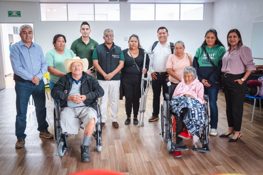 Hizo entrega SEDIF de apoyos  a personas con discapacidad