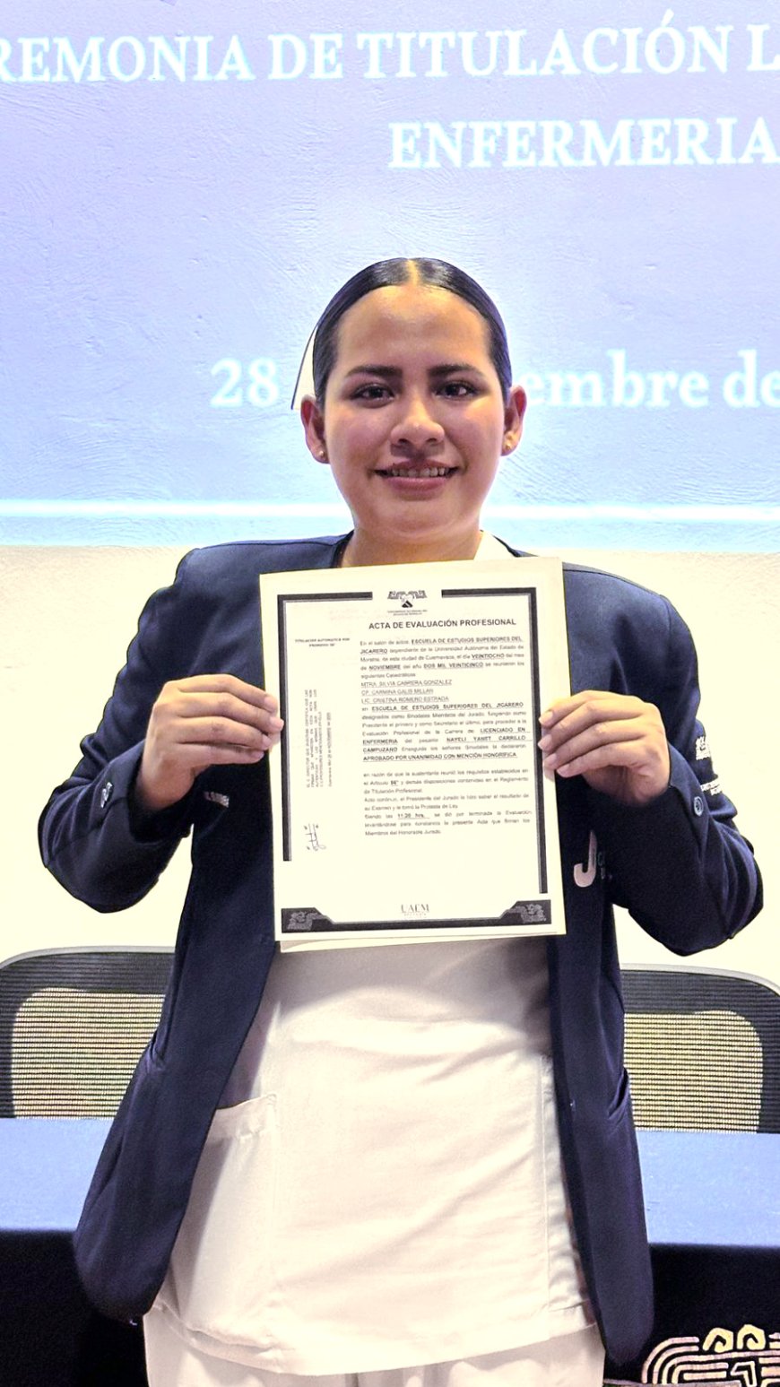 La primera mujer de la comunidad  sorda de UAEM, enfermera titulada