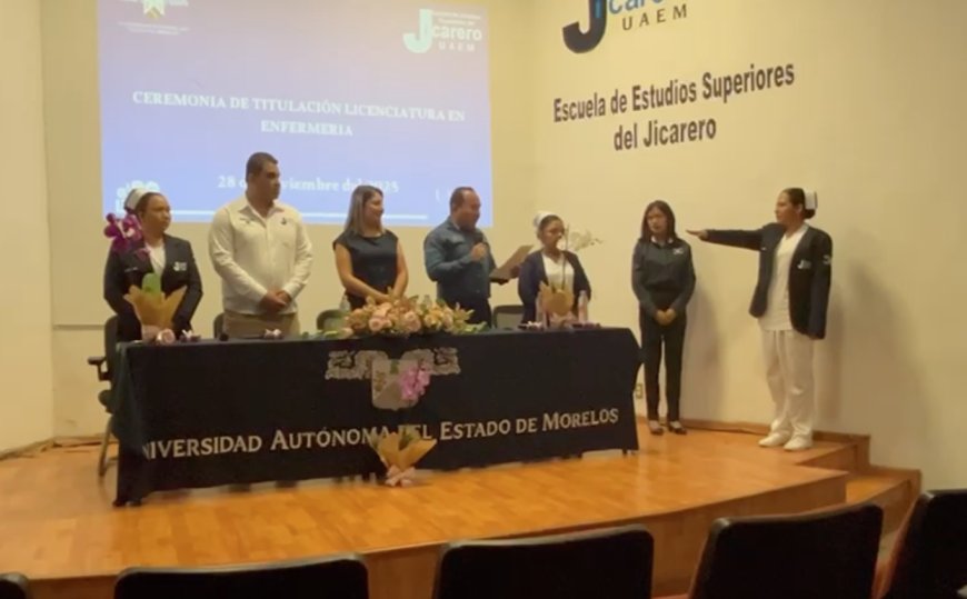 La primera mujer de la comunidad  sorda de UAEM, enfermera titulada