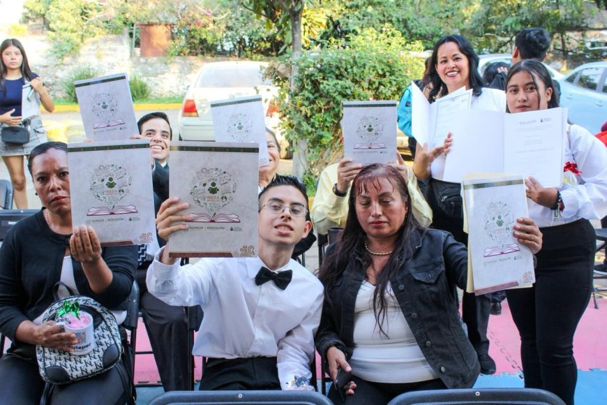 En Jiutepec entregaron certificados de  educación básica a jóvenes y adultos