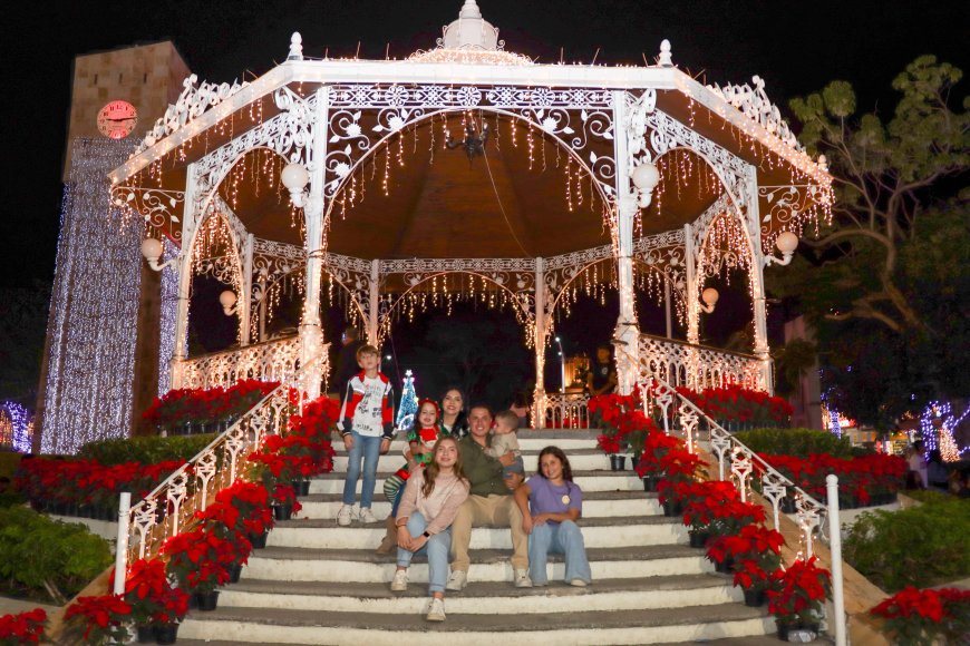 Ya brilla el árbol de navidad y  la Villa Iluminada en Jiutepec