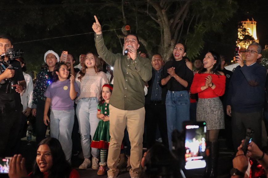 Ya brilla el árbol de navidad y  la Villa Iluminada en Jiutepec