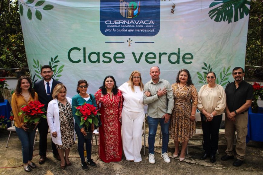 Cuernavaca entrega 200 flores  de nochebuena a cambio de pet