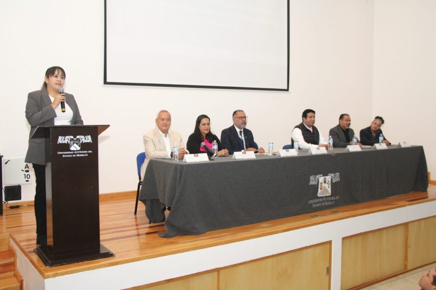 Evalúan los planes de estudio en Enfermería