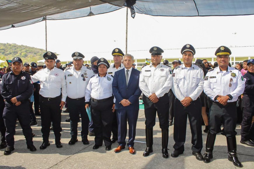 José Luis Urióstegui respalda  a los nuevos agentes policiacos